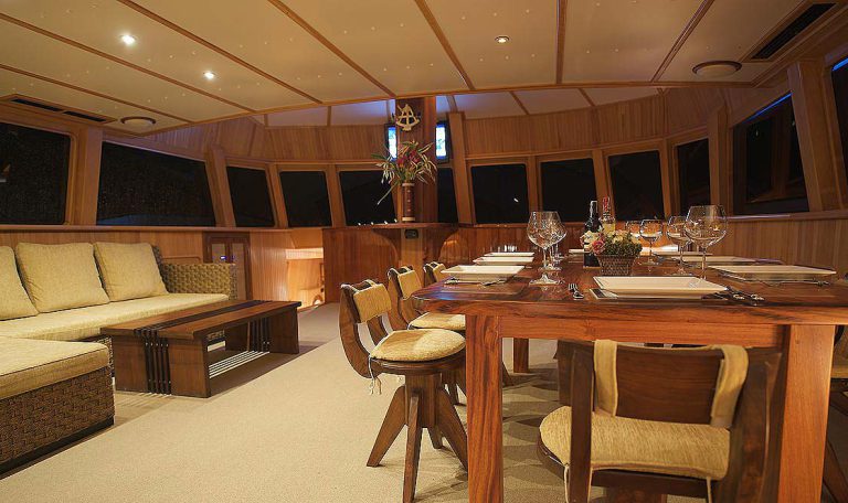 Tiger Marine Charter - Shangani 70ft Middle Deck - 3