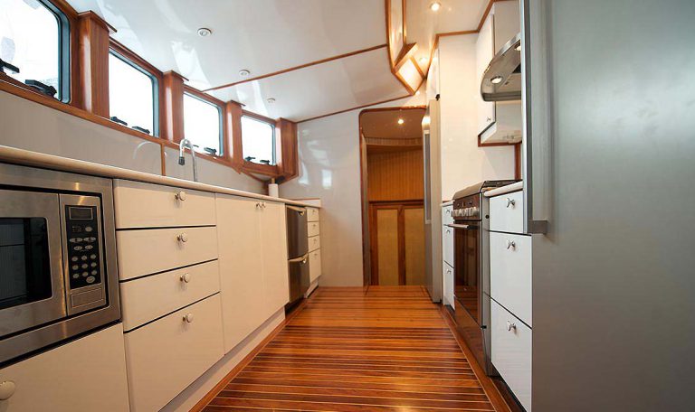 Tiger Marine Charter - Shangani 70ft Middle Deck - 8